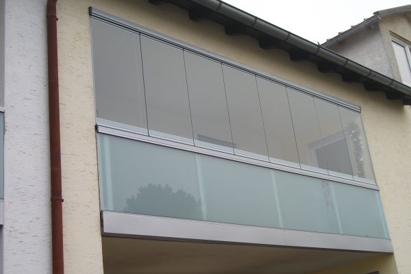 Glasgelaender mit Schiebeverglasung