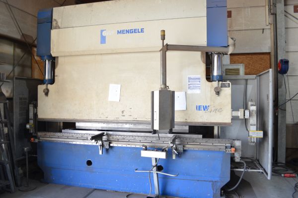 Kantpresse mit 175 to. Presskraft