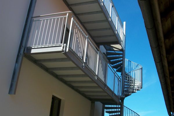 Balkone mit Spindeltreppe