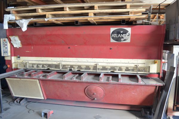 Blechschere bis 3000 x 12 mm Schnittgroesse